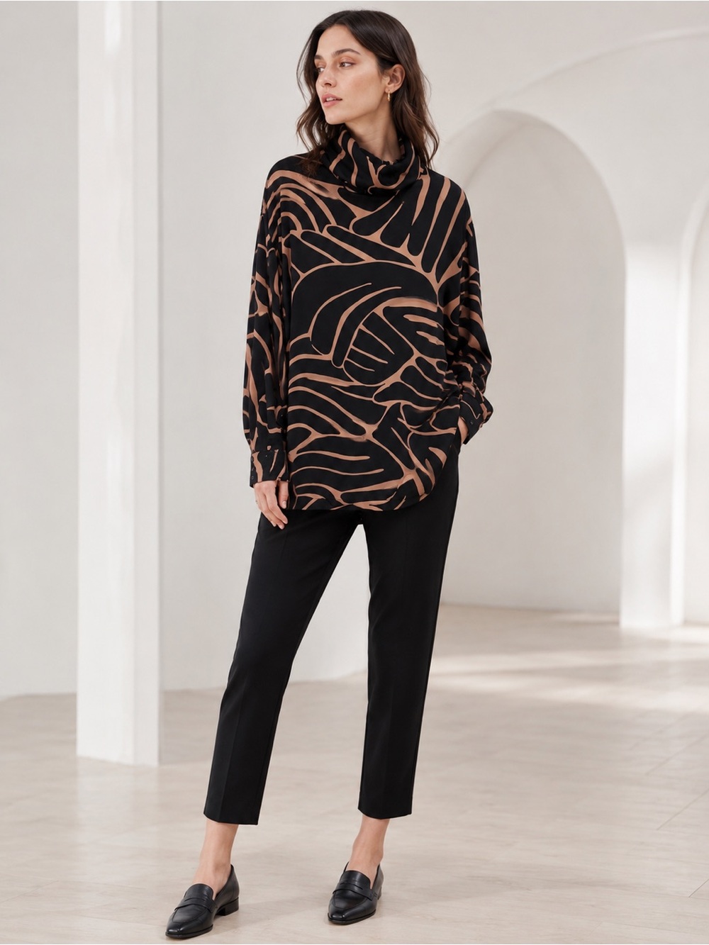 Black & Brown‎ Abstract Print Turtleneck Blouse Size 4